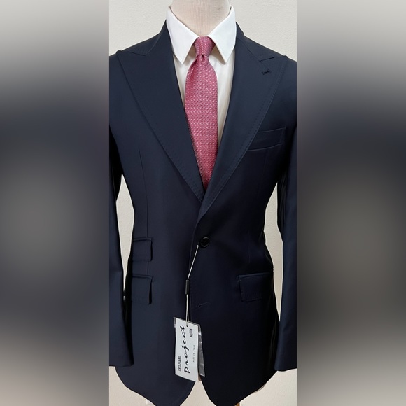 Navy single breasted super 150 cerruti wool suit-made in Italy
Peak lapel - Picture 1 of 3